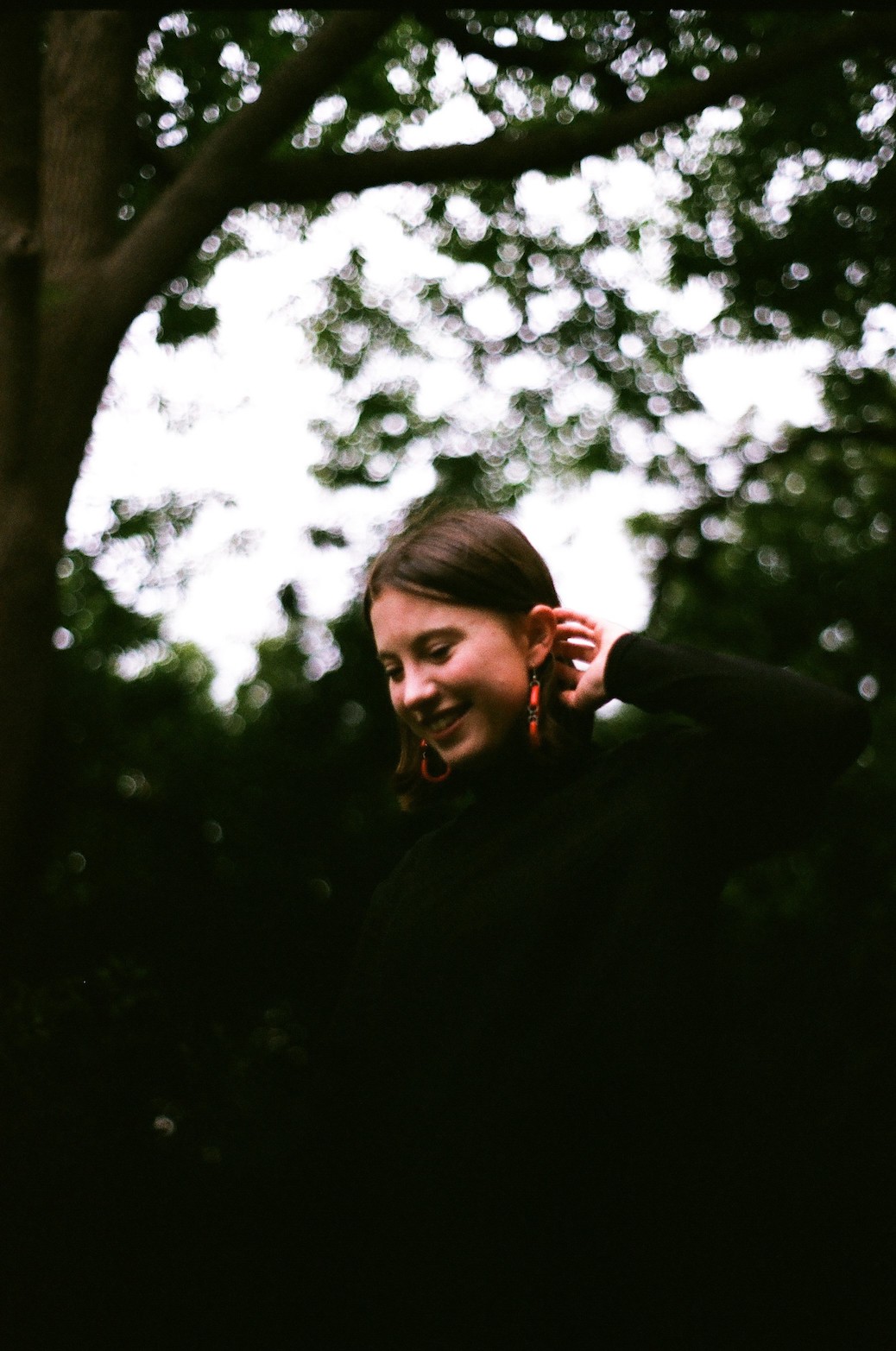 Imogen Cygler in front of a tree